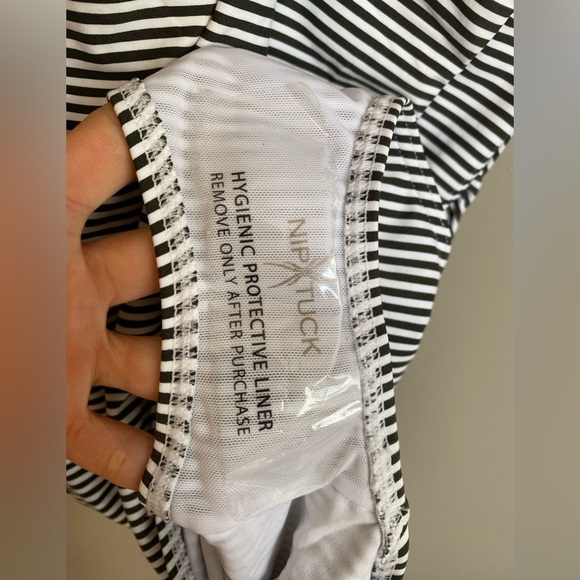 BNWT Nip Tuck Swimsuit Sorrento Stripe Joanne One Piece Size US 12 - Picture 10 of 12